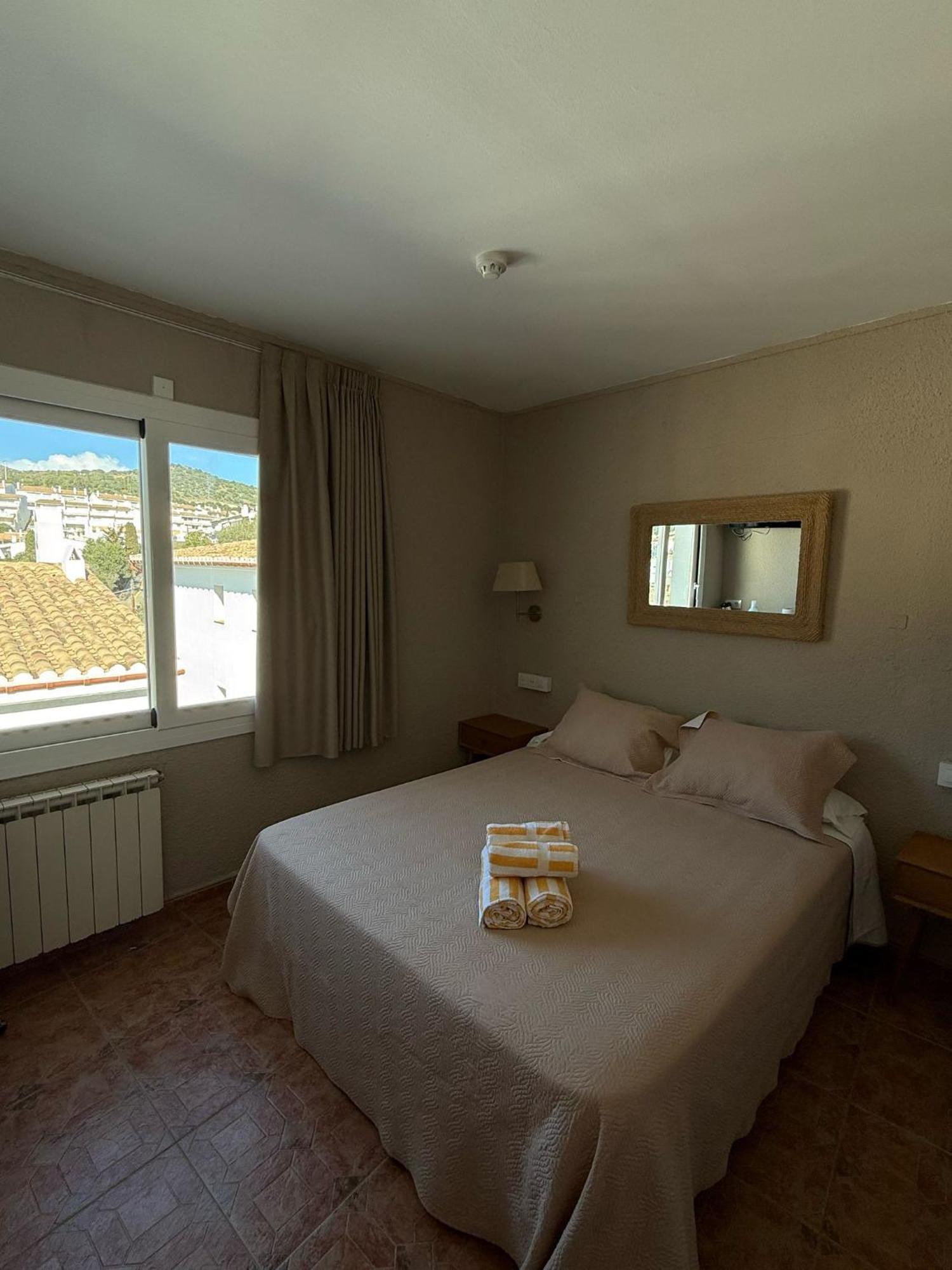 Bed and Breakfast La Fonda Cadaqués Zewnętrze zdjęcie